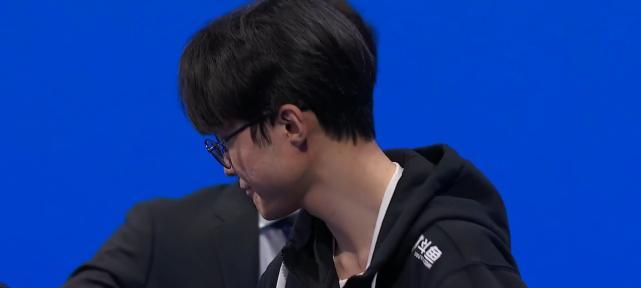 以李哥光头出装攻略（打造独特造型，李哥光头成为时尚焦点）