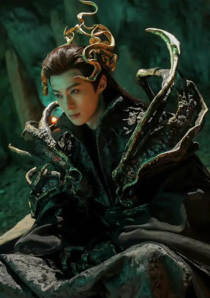 东方青苍出装攻略最新版（打造无敌英雄，征战天下）